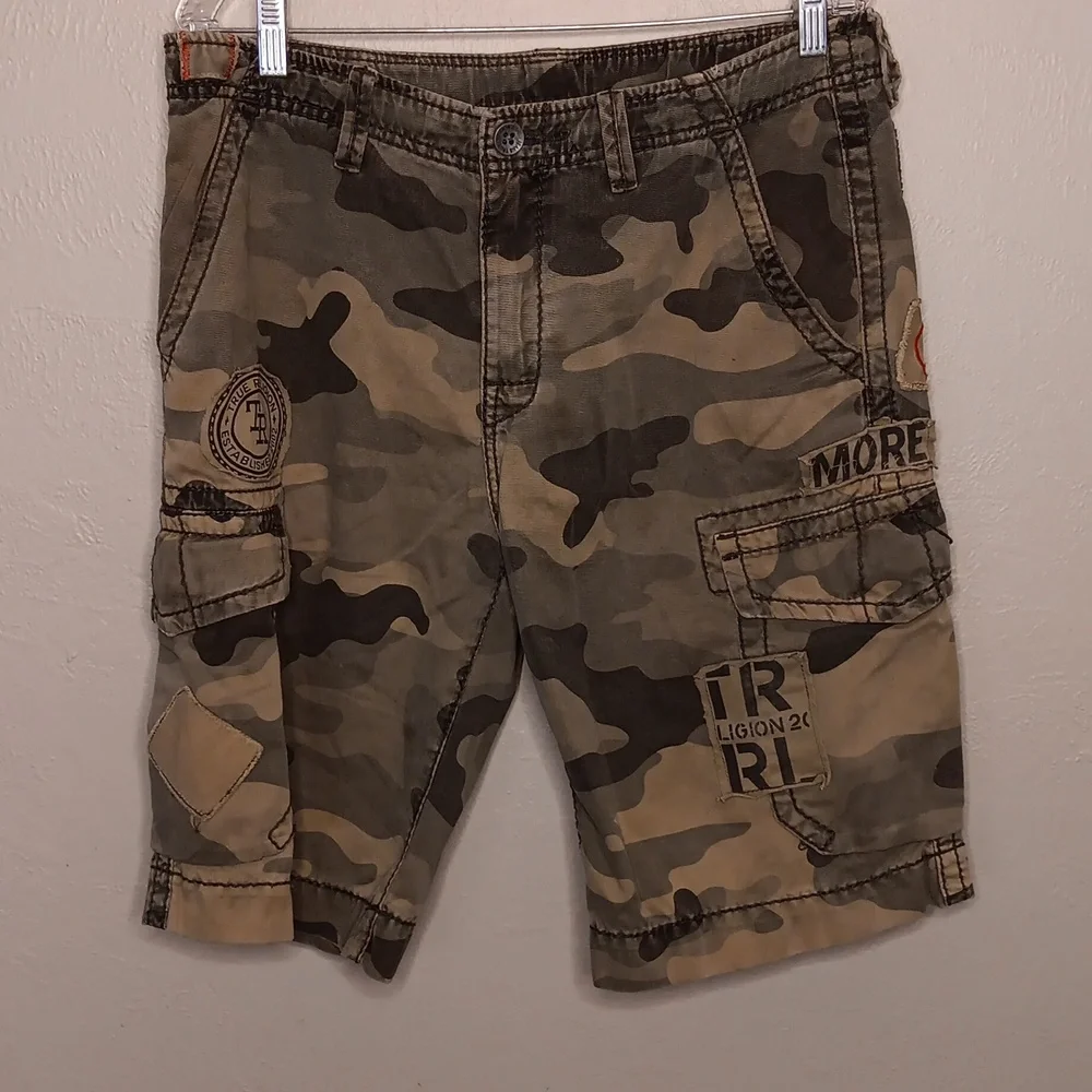 True Religion Camo Cargo Shorts Y2K Size 32